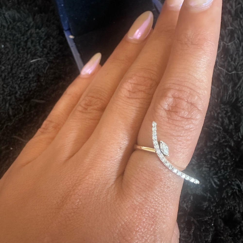 Elegant DIAMOND Gold Women's Ring